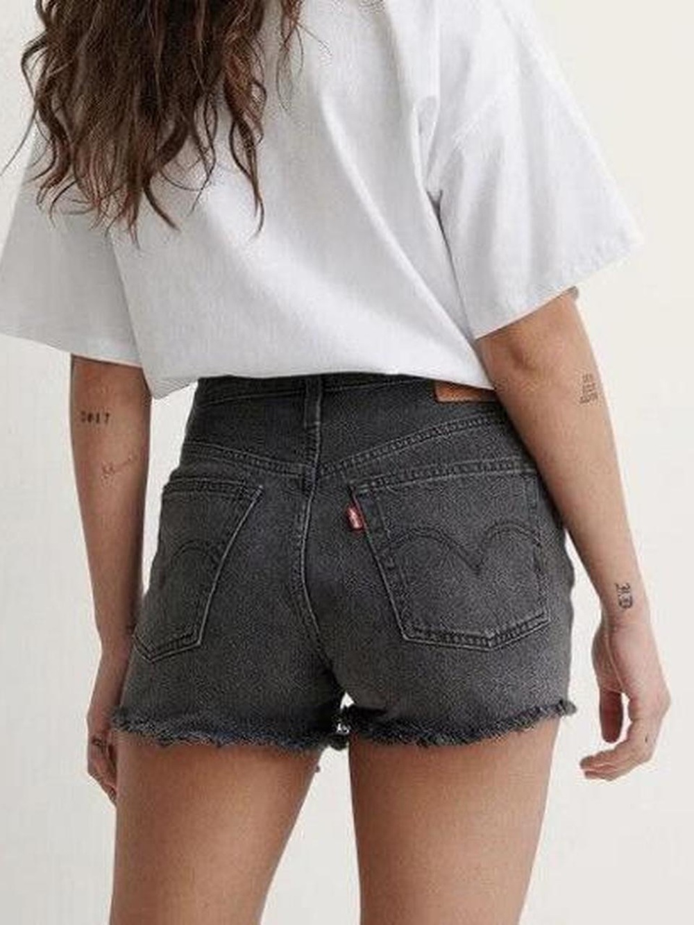 Levi's Premium 501 Original Fit High Rise Cut off Jean shorts 
Size 28
